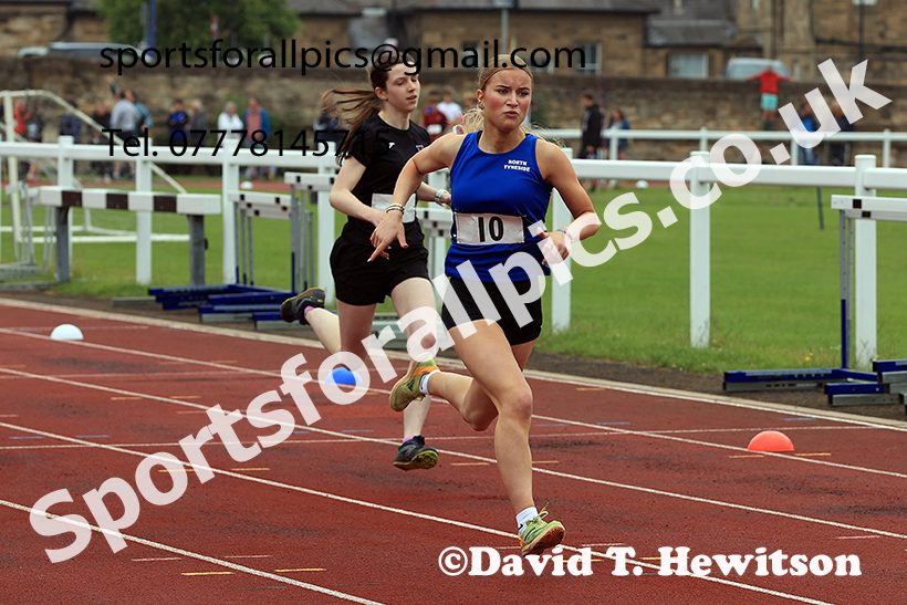 Girls 300 metres, 2025 Northumberland Schools Track and Fields, Wentworth, Hexham. Photo: David T. Hewitson/Sports for All Pics